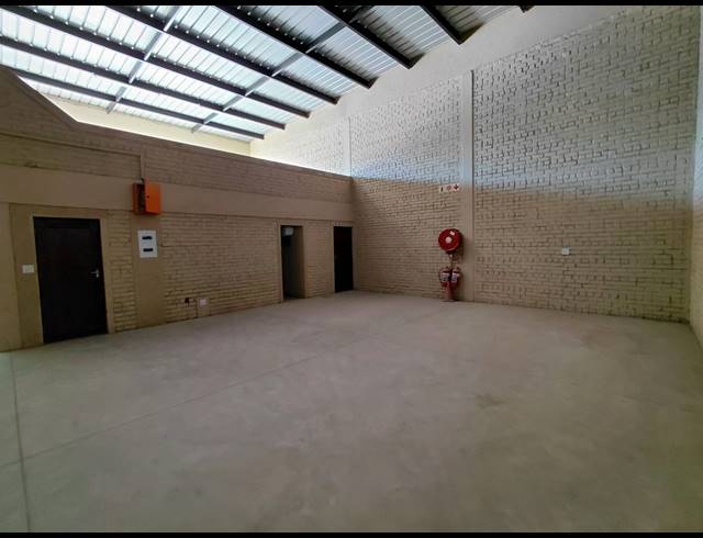 334M² WAREHOUSE TO LET IN POMONA